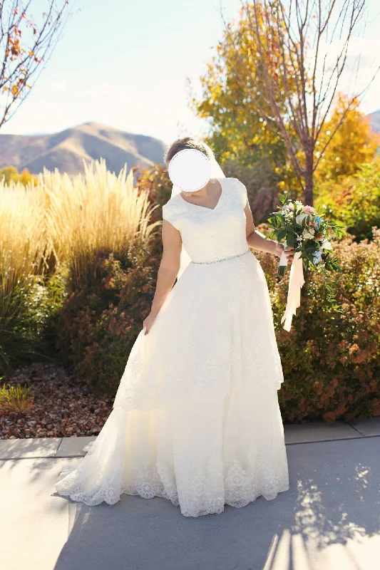 Limited Time Offer!Other Boda Bridal designs/ Elizabeth